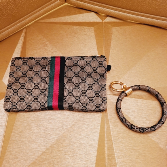 Tan, Black, Green Red Designer Look Wristlet. FINAL PRICE - Picture 2 of 4